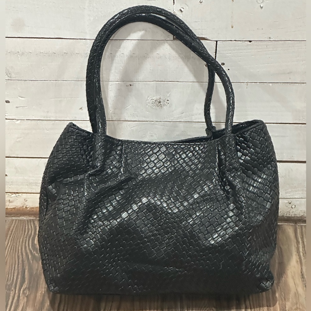 Elegant Black Woven Shoulder Bag